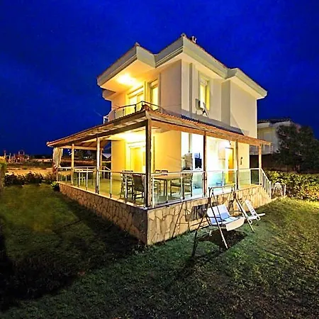Family Friend Poolbbq 3b1 Alacati Otel