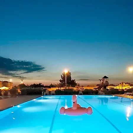 Otel Family Friend Poolbbq 3b1 Alacati Çeşme