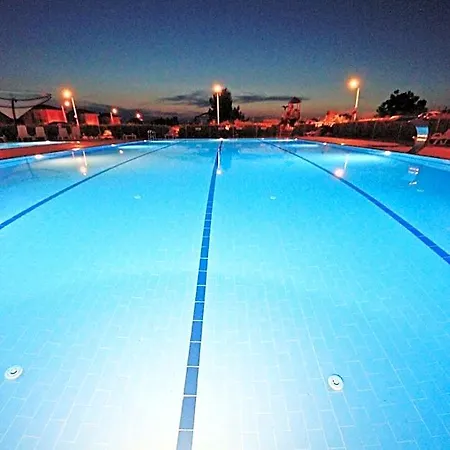Family Friend Poolbbq 3b1 Alacati Otel