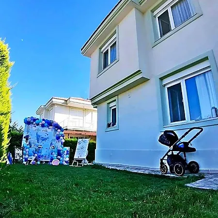 Otel Family Friend Poolbbq 3b1 Alacati Çeşme
