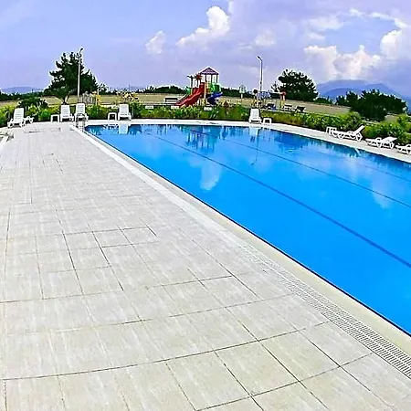 Otel Family Friend Poolbbq 3b1 Alacati Çeşme