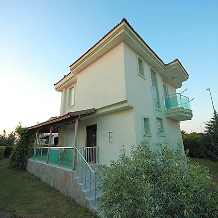 Family Friend Poolbbq 3b1 Alacati Otel 3*