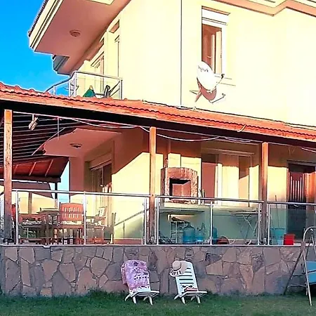 Otel Family Friend Poolbbq 3b1 Alacati 3*
